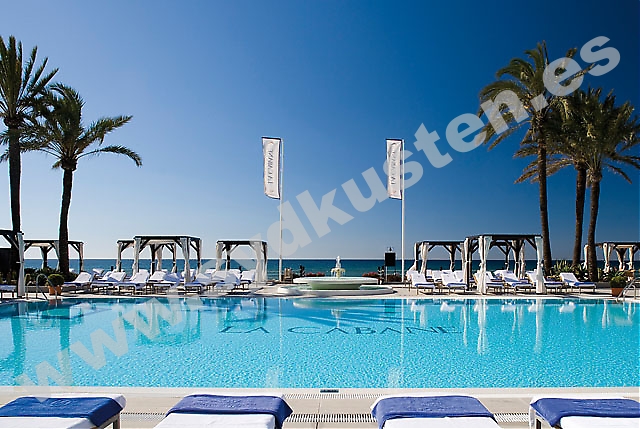 Efter att ha varit stängt i 13 månader öppnade Hotel Los Monteros i augusti på nytt. Det gjorde även hotellets exklusiva 
Beach Club La Cabane, av många ansedd som den finaste på Costa del Sol. Foto: Los Monteros